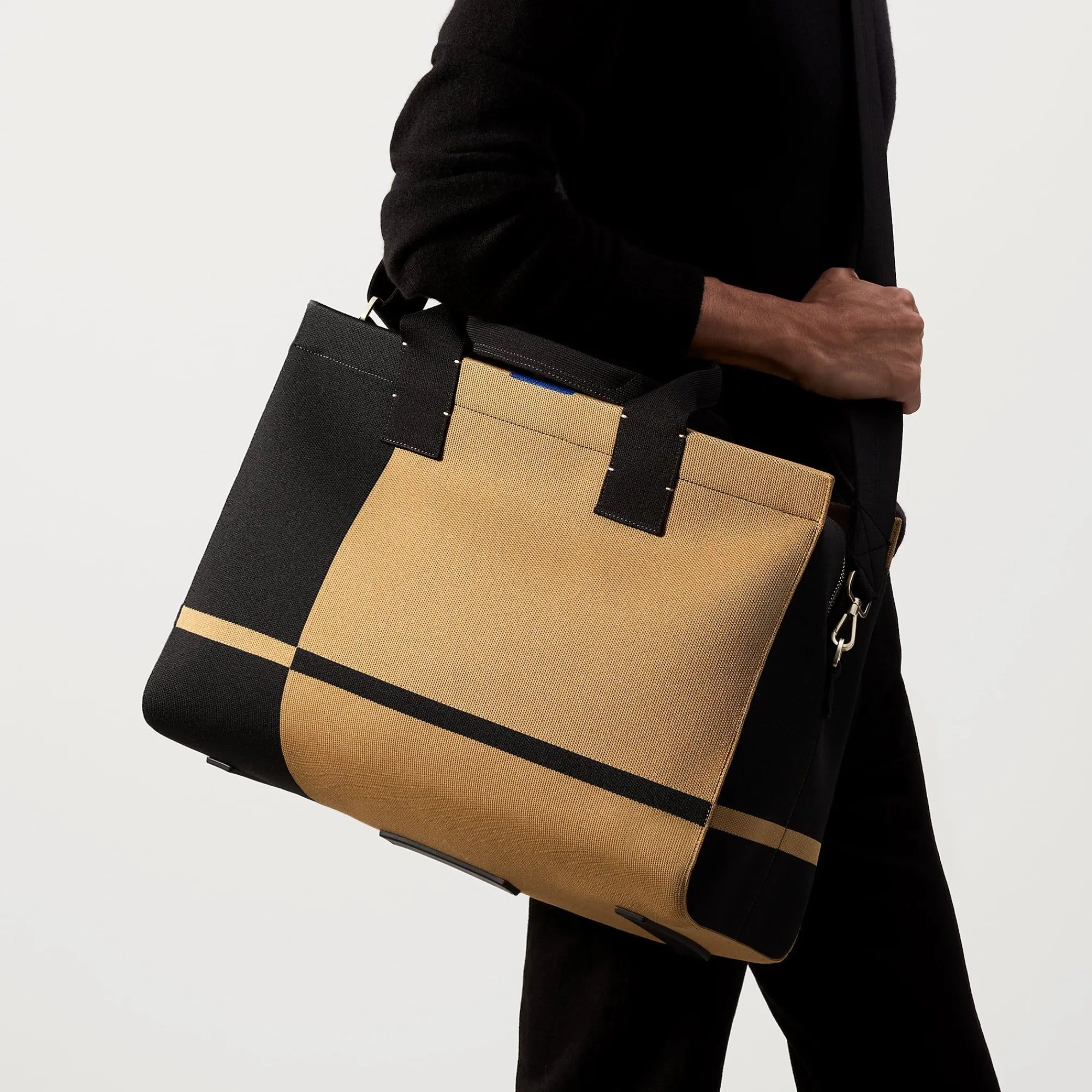 Rothy's Travel^The Overnighter Camel And Black
